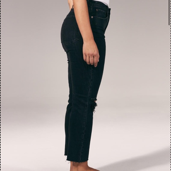 Abercrombie Ultra High Rise Ripped Mom Jeans NWT - Picture 3 of 3